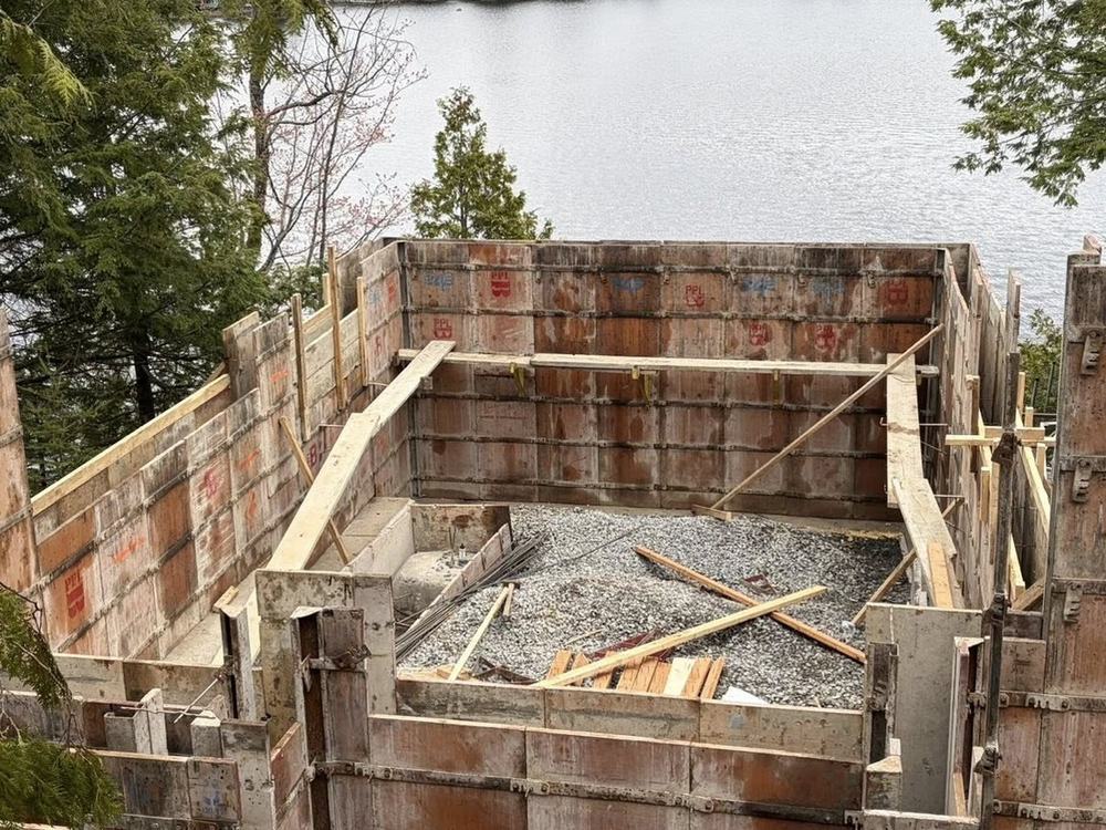 Agrandissement de fondation en bordure d'un lac des Laurentides