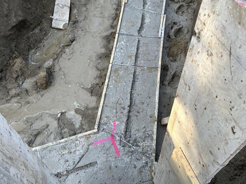 Semelle de fondation de béton coulée sur un chantier des Laurentides